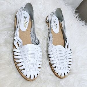Cara Mia White Leather Flat Sandals Size 8.5B🌴